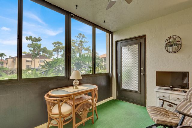 338 Knotty Pine Circle D1, Greenacres, FL 33463