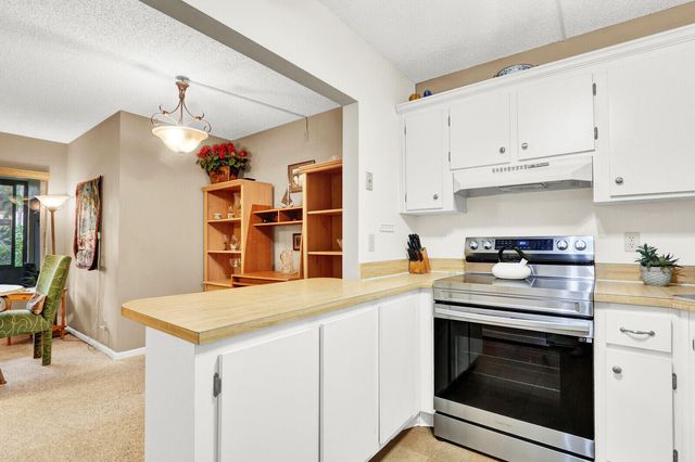 338 Knotty Pine Circle D1, Greenacres, FL 33463