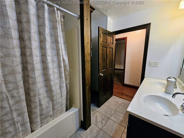 96 Kelly Lane, Gallipolis Ferry, WV 25515