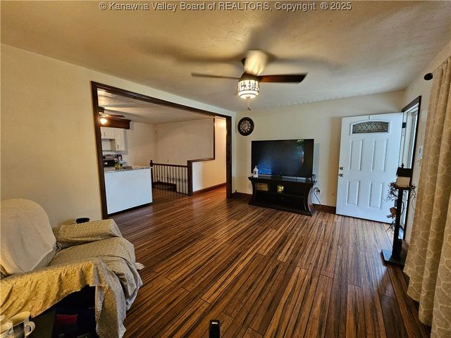 96 Kelly Lane, Gallipolis Ferry, WV 25515