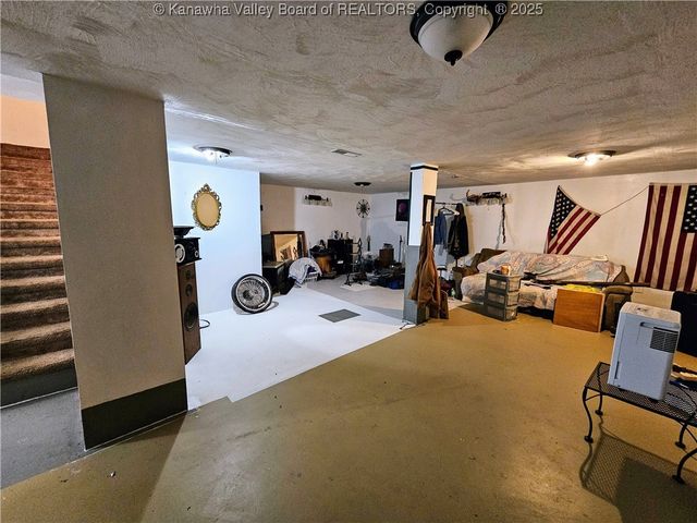 96 Kelly Lane, Gallipolis Ferry, WV 25515