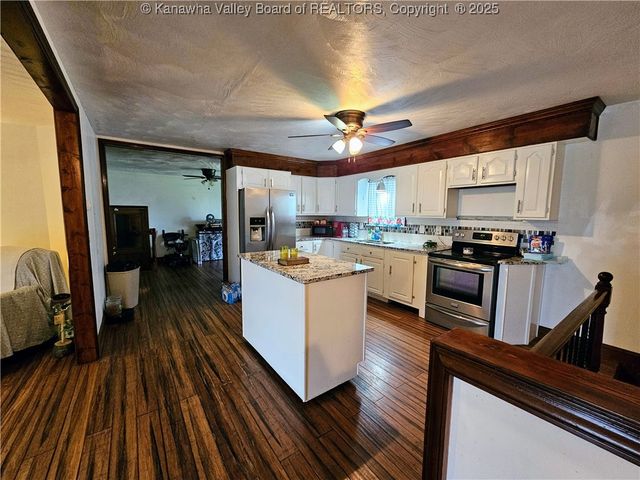 96 Kelly Lane, Gallipolis Ferry, WV 25515