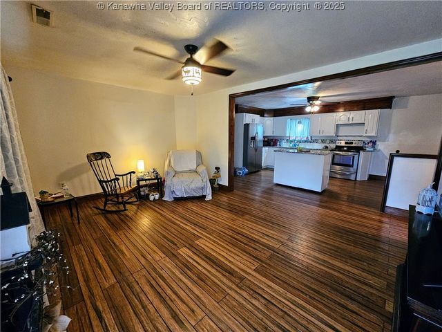 96 Kelly Lane, Gallipolis Ferry, WV 25515