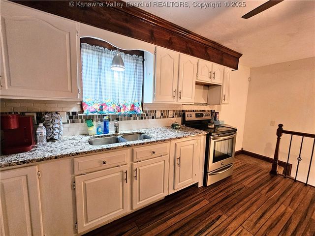 96 Kelly Lane, Gallipolis Ferry, WV 25515