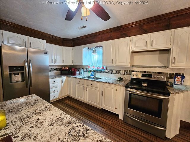 96 Kelly Lane, Gallipolis Ferry, WV 25515