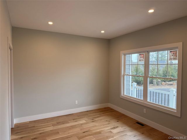 4 lotto court Road, Lake Grove, NY 11755