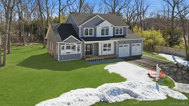 4 lotto court Road, Lake Grove, NY 11755