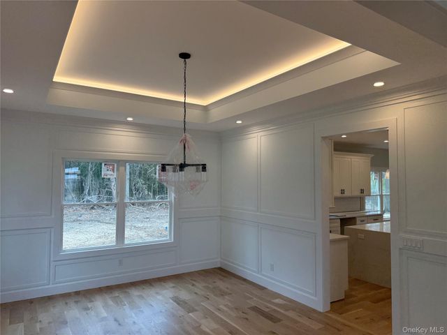 4 lotto court Road, Lake Grove, NY 11755