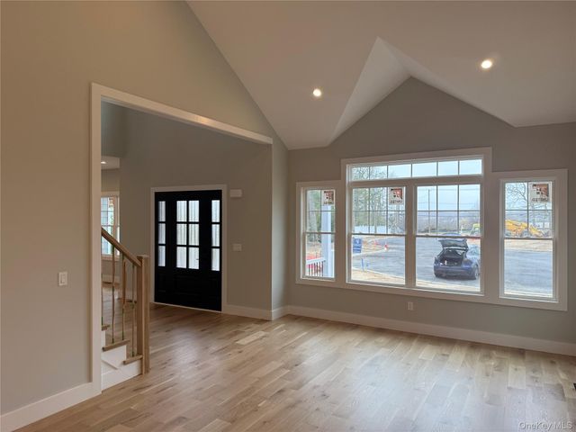 4 lotto court Road, Lake Grove, NY 11755