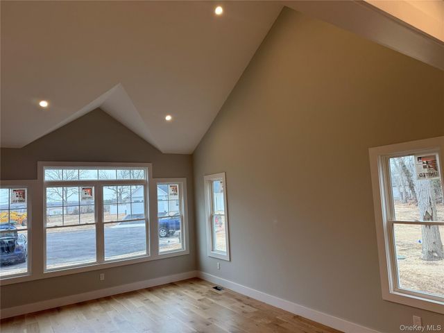 4 lotto court Road, Lake Grove, NY 11755