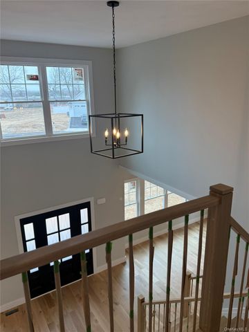 4 lotto court Road, Lake Grove, NY 11755