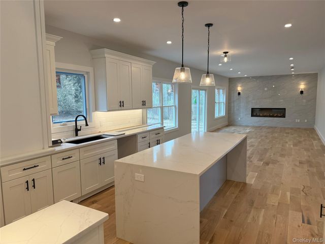 4 lotto court Road, Lake Grove, NY 11755