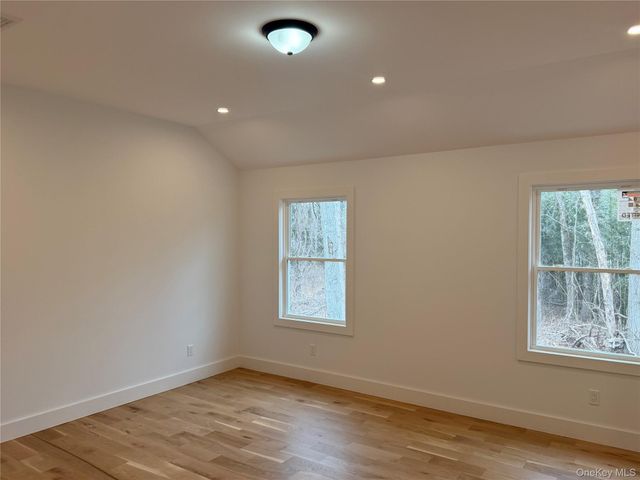 4 lotto court Road, Lake Grove, NY 11755