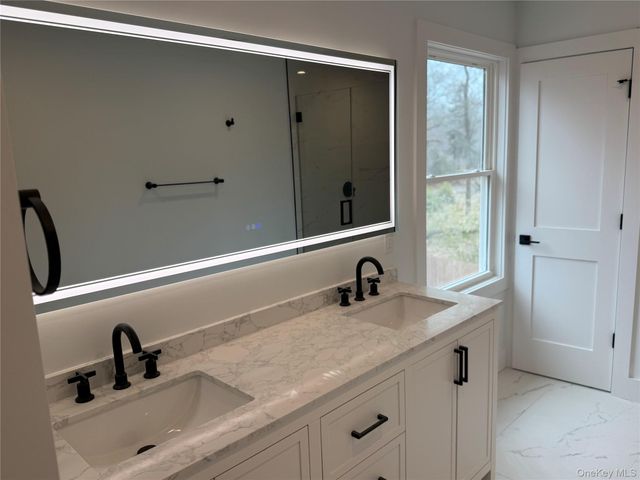 4 lotto court Road, Lake Grove, NY 11755