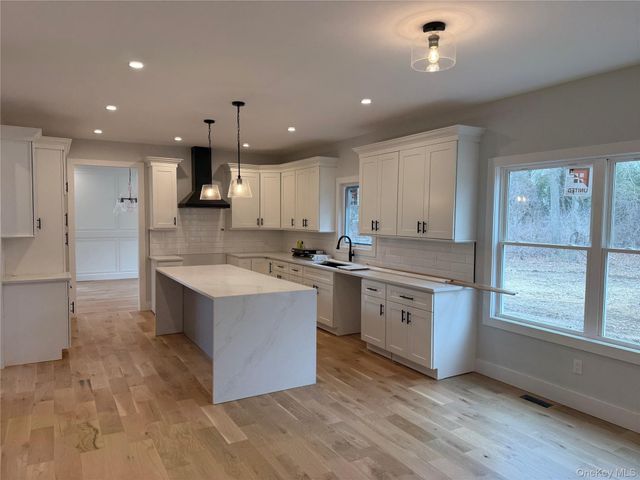 4 lotto court Road, Lake Grove, NY 11755