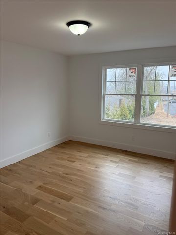 4 lotto court Road, Lake Grove, NY 11755