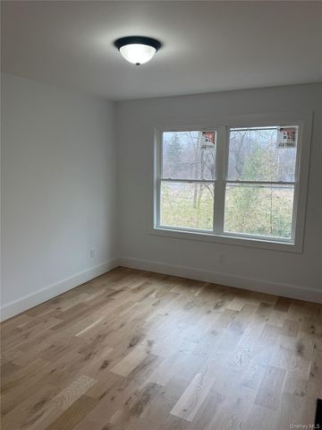 4 lotto court Road, Lake Grove, NY 11755