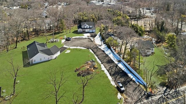 4 lotto court Road, Lake Grove, NY 11755