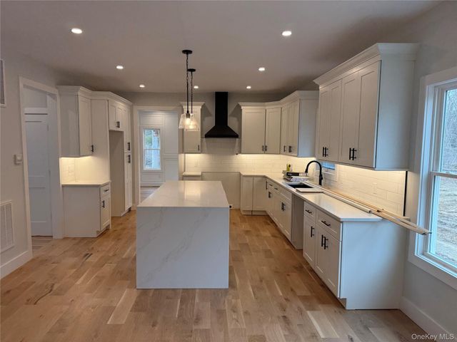 4 lotto court Road, Lake Grove, NY 11755