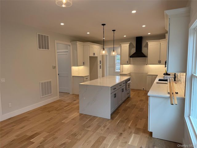 4 lotto court Road, Lake Grove, NY 11755