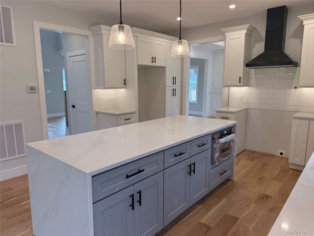 4 lotto court Road, Lake Grove, NY 11755