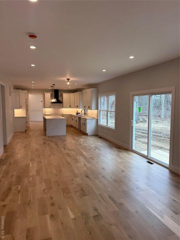 4 lotto court Road, Lake Grove, NY 11755