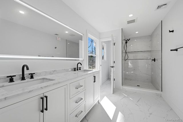 4 lotto court Road, Lake Grove, NY 11755