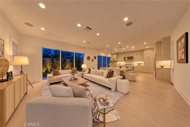 200 Orange Grove, Lake Forest, CA 92630