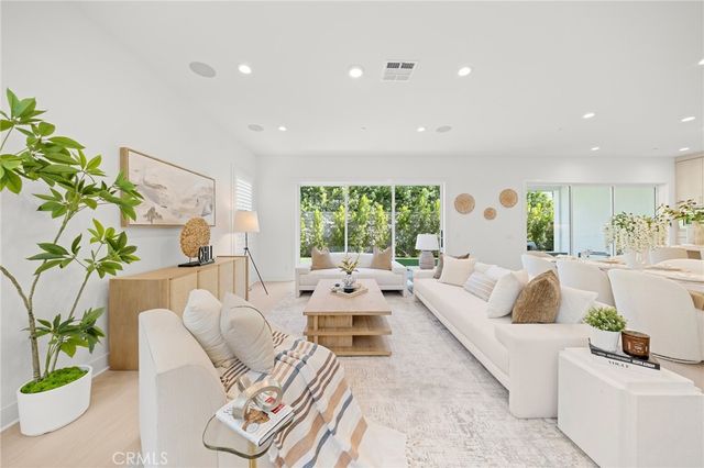 200 Orange Grove, Lake Forest, CA 92630