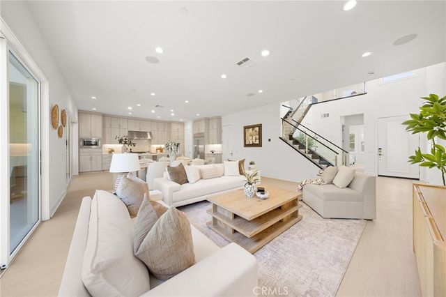 200 Orange Grove, Lake Forest, CA 92630