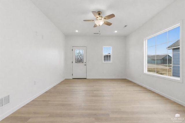 9875 Weeping Willow Drive, Manhattan, KS 66502