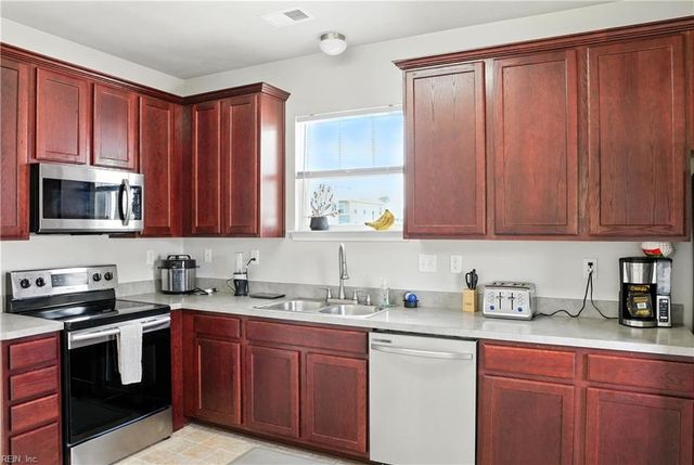 1135 Fairgrounds LN, Suffolk, VA 23434