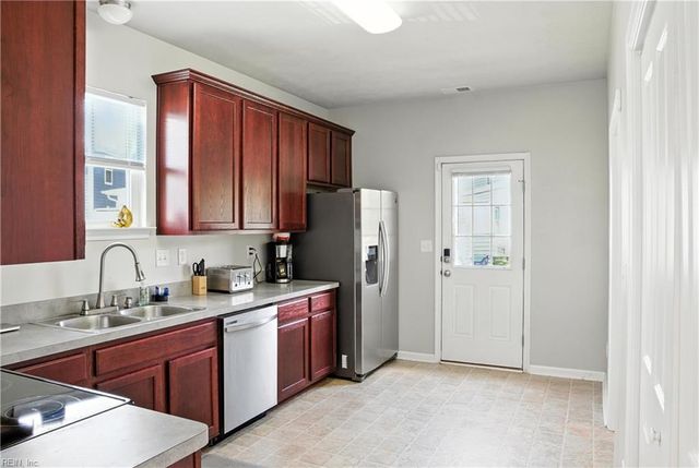 1135 Fairgrounds LN, Suffolk, VA 23434