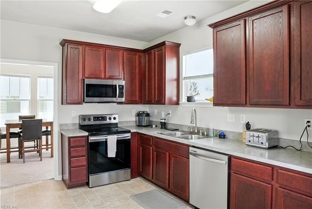 1135 Fairgrounds LN, Suffolk, VA 23434