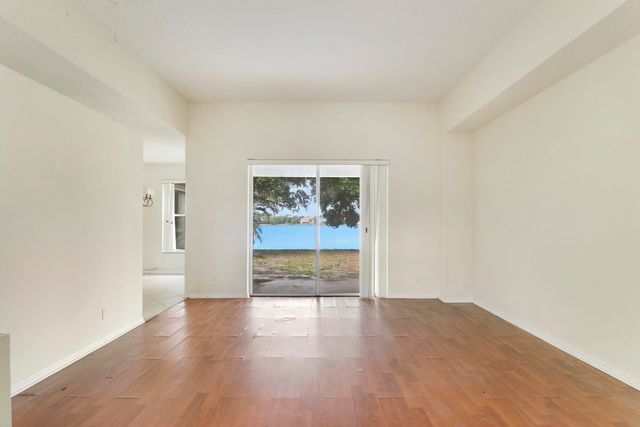 1599 Newhaven Point Lane, West Palm Beach, FL 33411