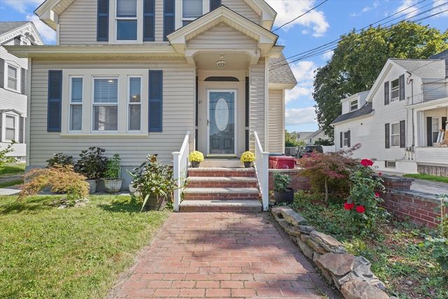 81 5th Ave, Lowell, MA 01854