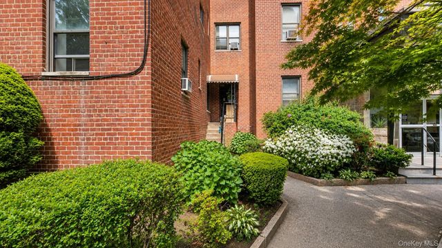 11 Bronx River Road 1M, Yonkers, NY 10704