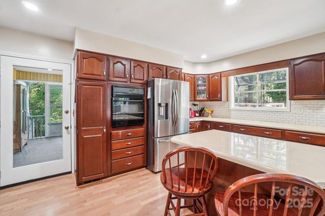 710 Heatherwood Drive, Hendersonville, NC 28792