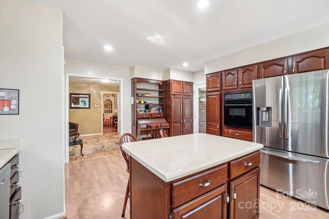 710 Heatherwood Drive, Hendersonville, NC 28792