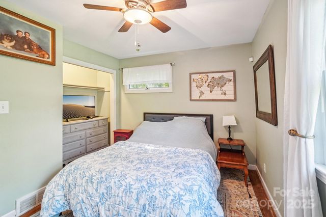 710 Heatherwood Drive, Hendersonville, NC 28792