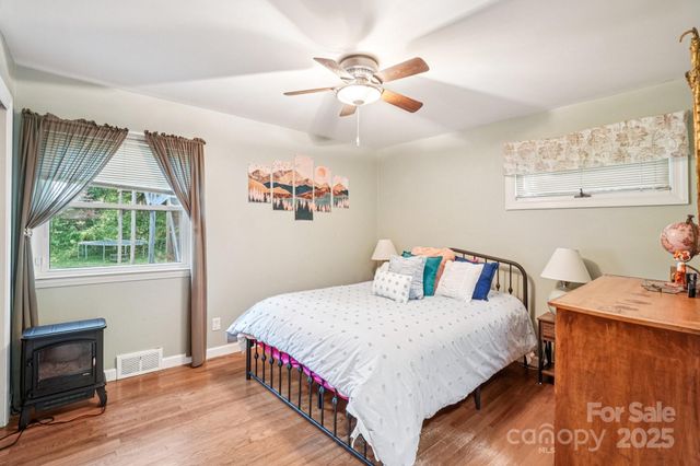 710 Heatherwood Drive, Hendersonville, NC 28792