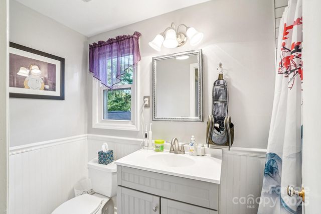 710 Heatherwood Drive, Hendersonville, NC 28792