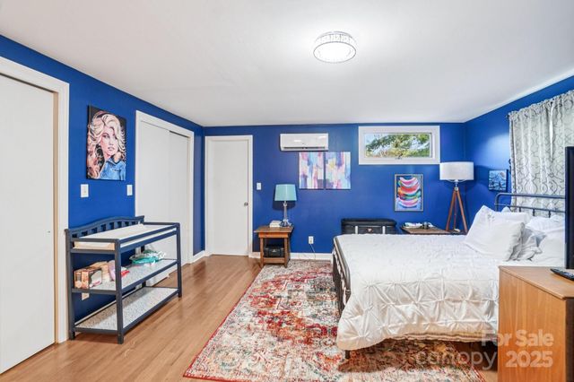 710 Heatherwood Drive, Hendersonville, NC 28792