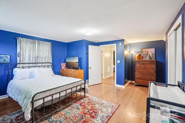 710 Heatherwood Drive, Hendersonville, NC 28792