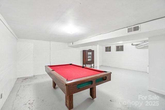 710 Heatherwood Drive, Hendersonville, NC 28792