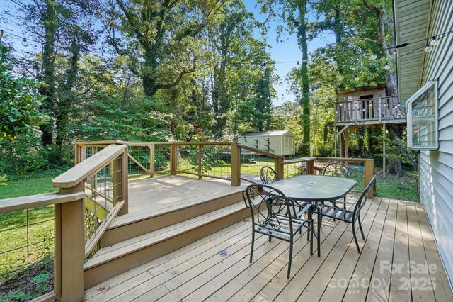 710 Heatherwood Drive, Hendersonville, NC 28792