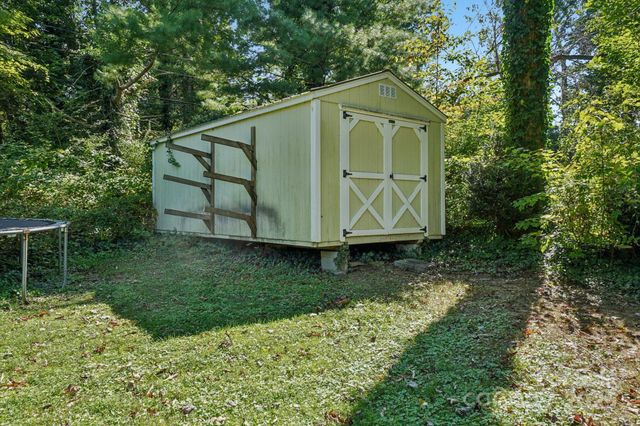 710 Heatherwood Drive, Hendersonville, NC 28792