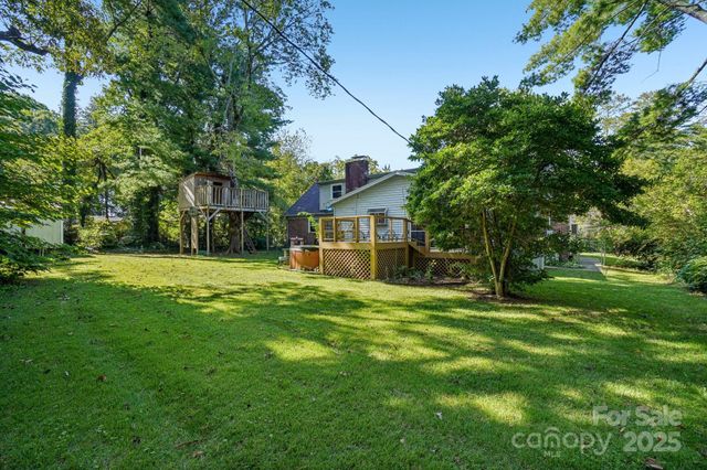 710 Heatherwood Drive, Hendersonville, NC 28792