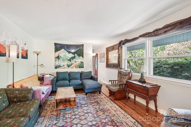 710 Heatherwood Drive, Hendersonville, NC 28792