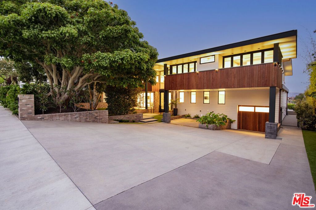 934 1st Street, Manhattan Beach, CA 90266